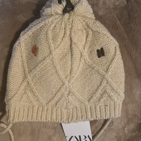 Zara embroidered Knit Pompón Hat - Picture 4 of 5